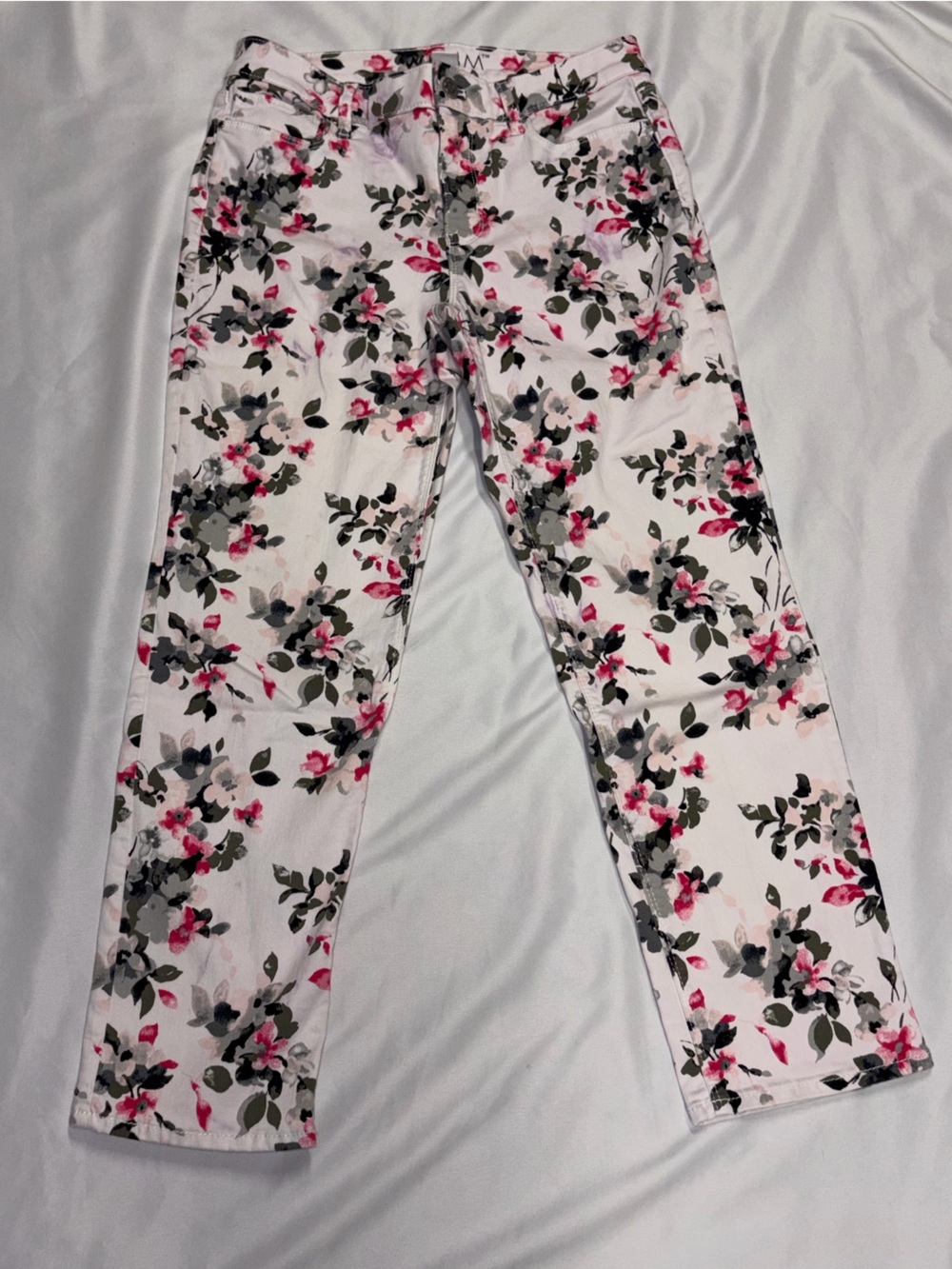 White House Black Market White Floral Jeans with Pink and Gray Accents Lot C